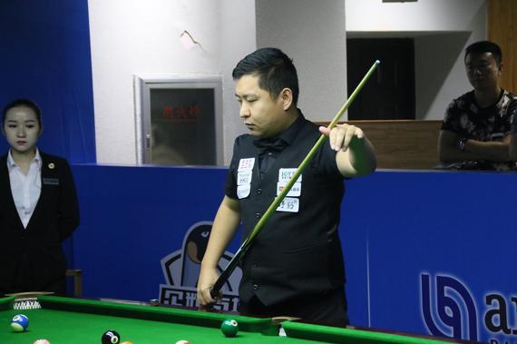 足球比赛中 足球比赛中