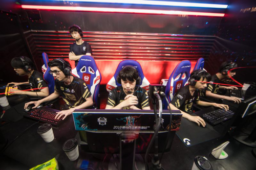 还凭借冷静 还凭借冷静